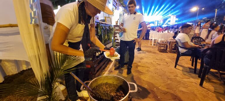 Miles de personas disfrutaron de la primera noche del Festival Internacional del Batiburrillo, Siriki y Chorizo Sanjuanino