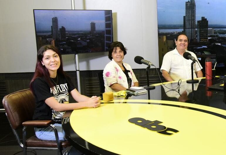 Valeria Zayas, Francisca Monges y Miguel Marecos expusieron sus opiniones en el programa Contacto ciudadano.