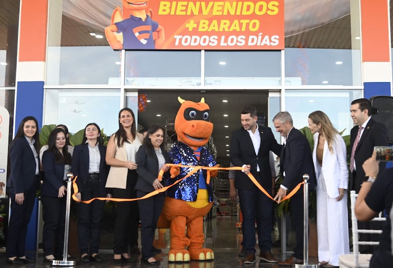 Con presencia del vicepresidente de la República, Pedro Aliana, se realizó la inauguración de Fortis Abasto. La ceremonia tuvo lugar el viernes 1 de diciembre.