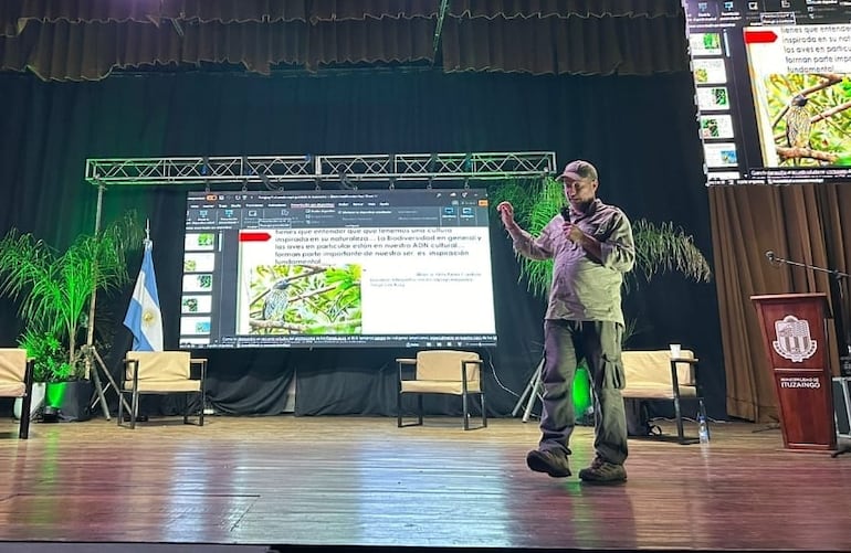 XIII edición de la Feria de Aves de Sudamérica que se desarrolla en Ituzaingó, provincia de Corrientes - Argentina.