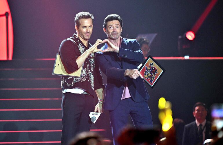 El australiano Hugh Jackman y el canadiense Ryan Reynolds son buenos amigos desde hace más de 15 años. (Jung Yeon-je / AFP)