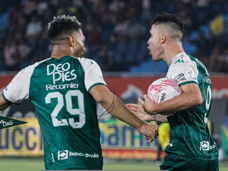 El paraguayo Gustavo Ramírez, futbolista de Deportivo Cali, festeja un gol en el partido contra Junior por el torneo Clausura 2023 de Colombia.