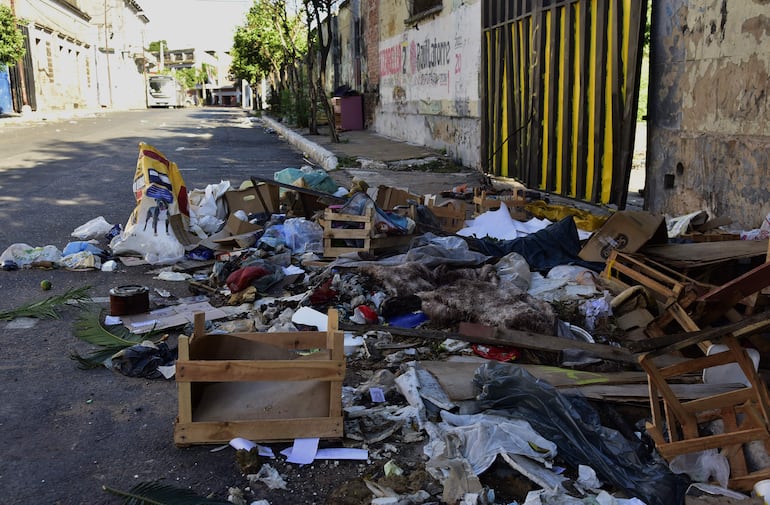 Basural en zona de Estrella entre Hernandarias y Don Bosco.