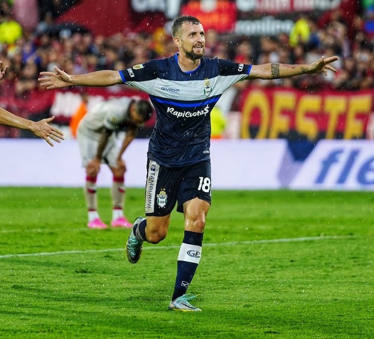 Nico Colazo marcó un golazo para la victoria y salvación de Gimnasia de La Plata.