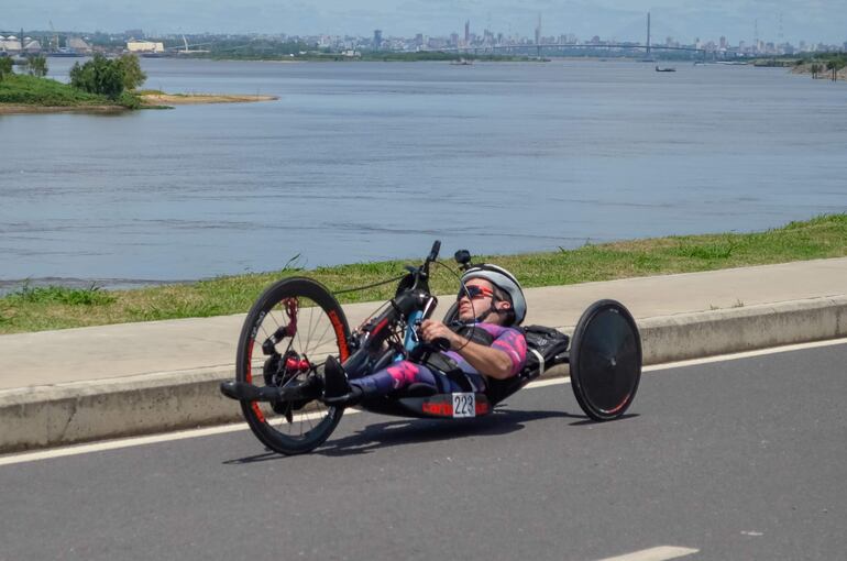 El paraciclista de carretera Iván Moisés Cáceres Araújo (23 años) será uno  de los tres paraguayos que competirán en Santiago 2023.