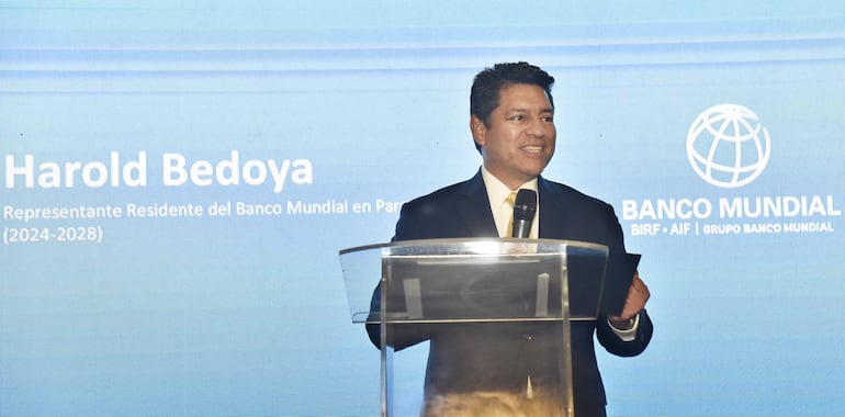 Cóctel de despedida en honor e la señora Matilde Bordón, representante residente del Banco Mundial. En la foto Harold Bedoya. Gran Hotel del Paraguay. Economia
Heber Carballo 06 de junio de 2024