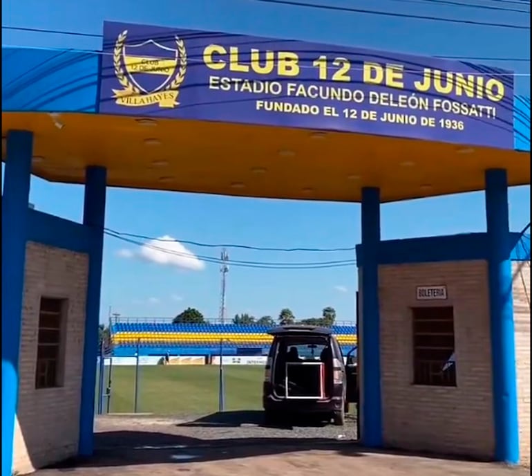 Fachada del estadio FDF del club 12 de Junio de Villa Hayes.