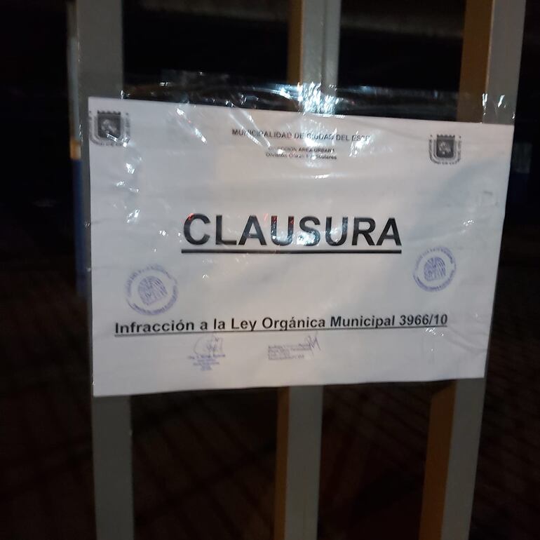 El shopping permanece clausurado desde anoche.