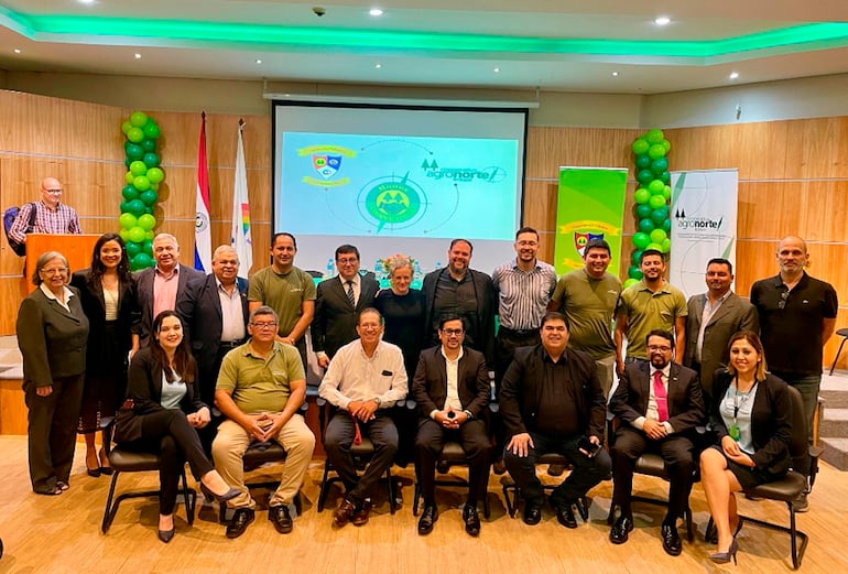 Socios en el aniversario de la Cooperativa San Cristóbal Ltda.