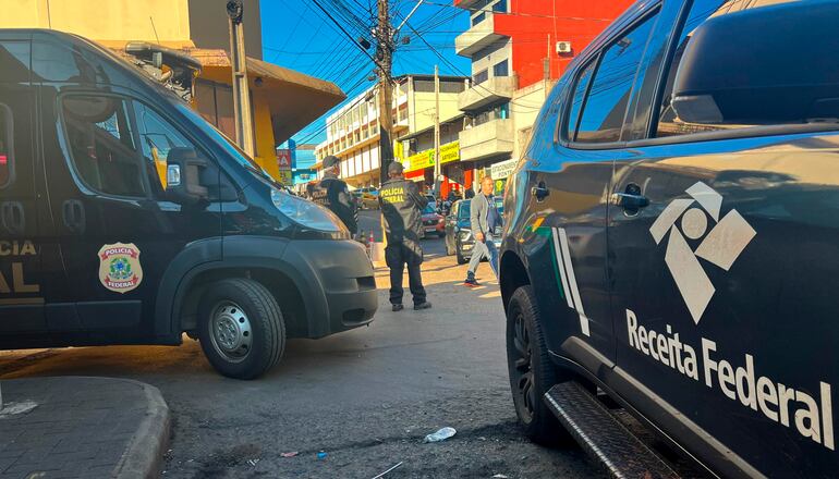 Unos 40 agentes de la Policía Federal y la Receita Federal ejecutaron el operativo.