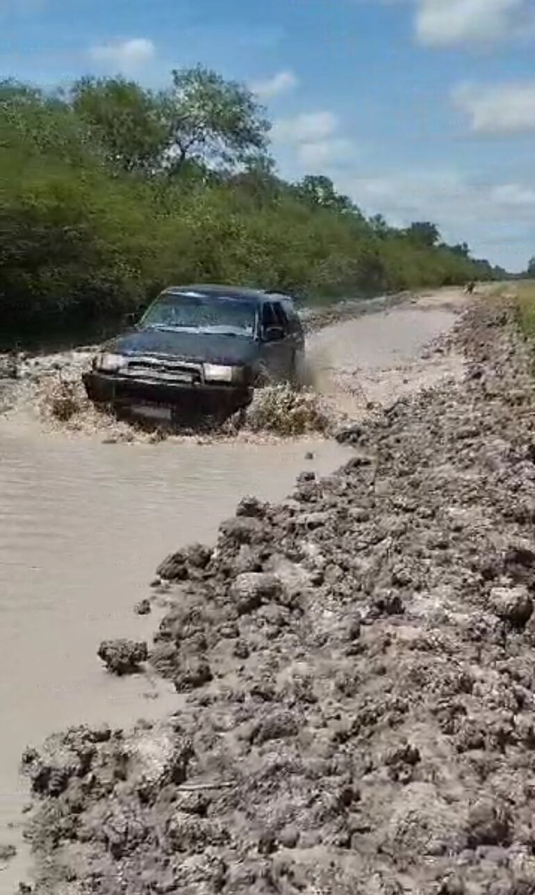 Hasta los vehiculos todo terreno quedan atascados.