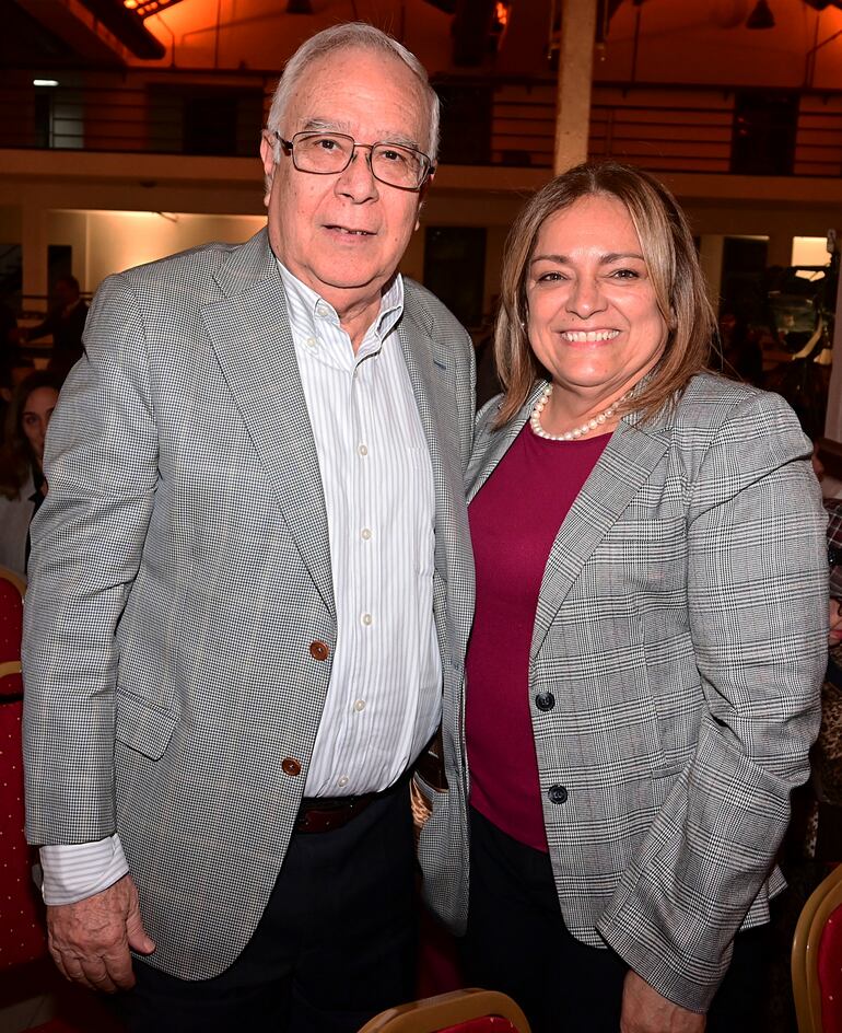 César Ros y Marta Mareco de Ros.