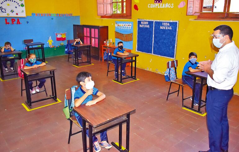 La educación híbrida, con clases en parte presenciales, sigue siendo prioritaria para el MEC.