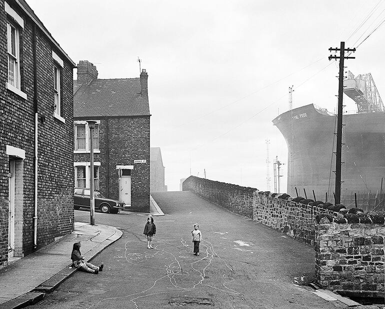 Chris Killip: Housing and Shipyard, Wallsend, Tyneside, 1975.