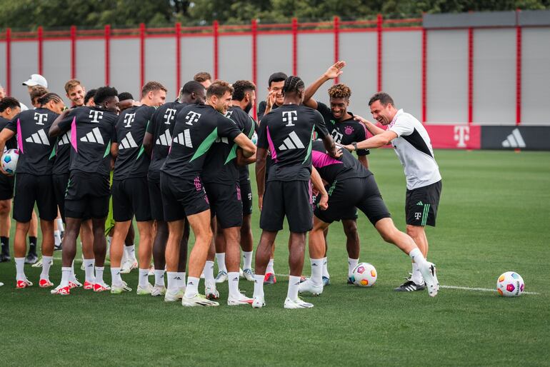 Harry Kane en el primer entrenamiento con el Bayern Múnich.