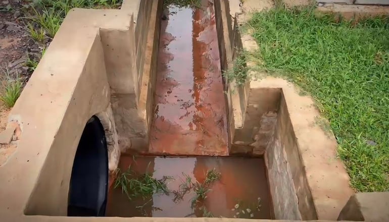 Técnicos del Mades no encontraron restos sólidos en los canales de desagüe del depósito en Puerto Fénix.