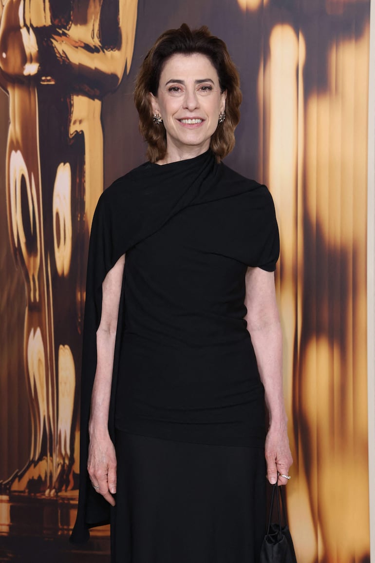 La actriz brasileña Fernanda Torres llegó con un look "total black" a la Cena Anual de Nominados a los Premios de la Academia. (VALERIE MACON / AFP)