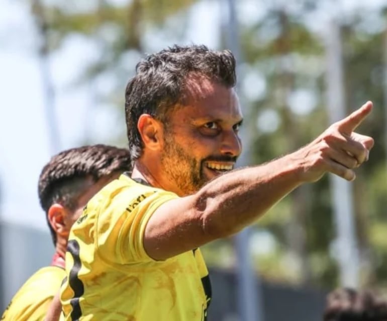 Luis Antonio Vidal, del Deportivo Recoleta, es el futbolista de mayor edad en marcar un gol en la Copa Paraguay, con 50 años.