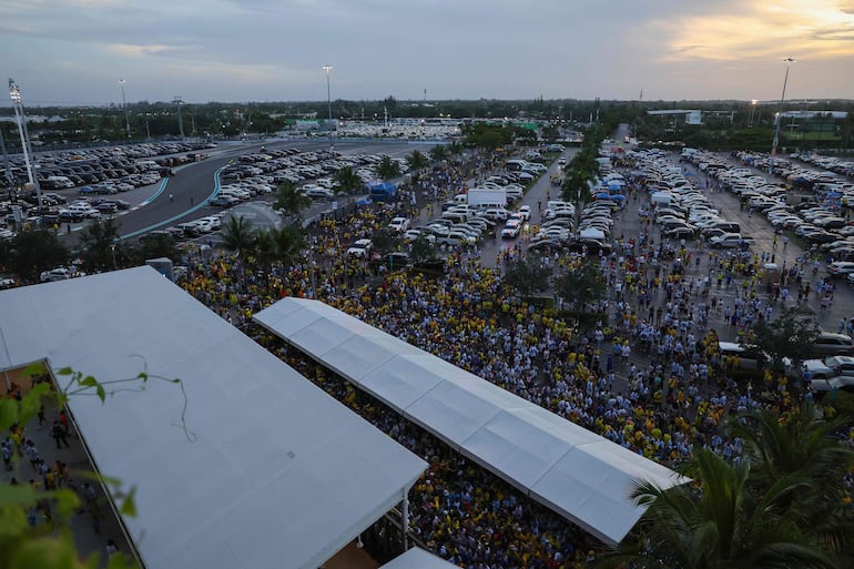 El ingreso al Hard Rock Stadium para la final de la Copa América 2024 fue desbordado por hinchas colombianos y argentinos, obligando al retraso del inicio del partido entre Argentina y Colombia. 