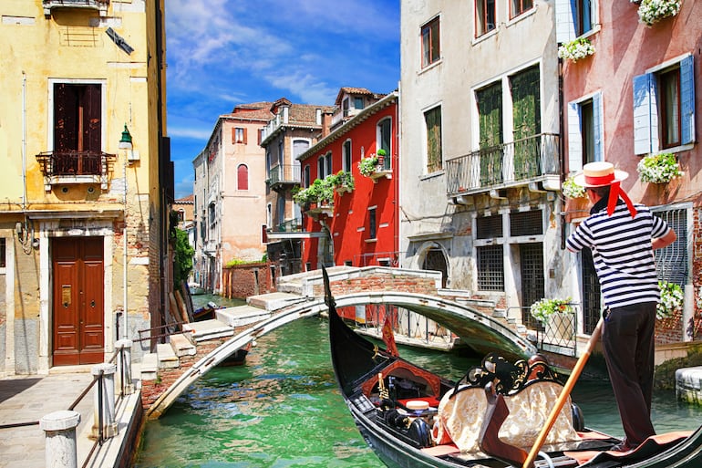 Paseo en góndola por Venecia.