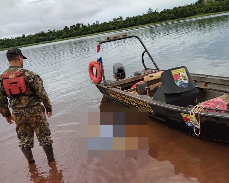 Los dos cuerpos fueron hallados flotando esta mañana por militares. 