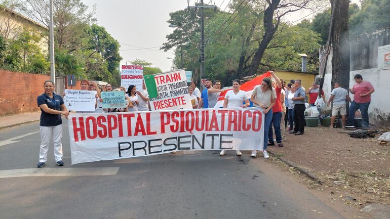 Funcionarios del Hospital Psiquiátrico advirtieron que su salud mental está en riesgo con la sobrecarga de trabajo que tienen.