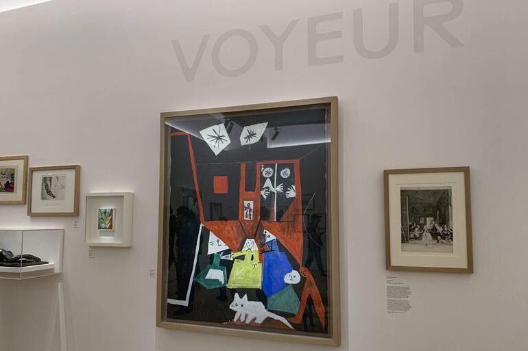 Vista del Museo Picasso de París, que ofrece un diálogo inédito entre algunas de las obras del artista malagueño y las que le sirvieron de inspiración, en una exposición abierta al público. La muestra, que se desarrolla hasta el 15 de septiembre, revela los múltiples hilos de influencias artísticas y culturales que tejieron su creatividad. Bajo el título "Picasso Iconófago", el conjunto que ocupa la planta baja del museo parisino presenta 87 obras, 55 de ellas de sus propios fondos.