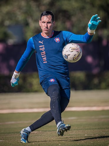 Roberto Junior Fernández Torres, una de las cinco incorporaciones de Cerro Porteño para la temporada 2025.