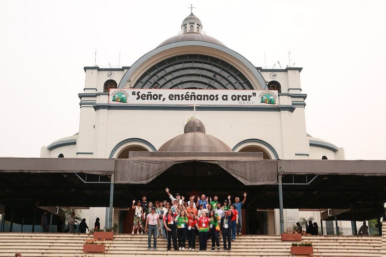 Los atletas de las distintas delegaciones pasaron por el museo del fútbol sudamericano en Luque.