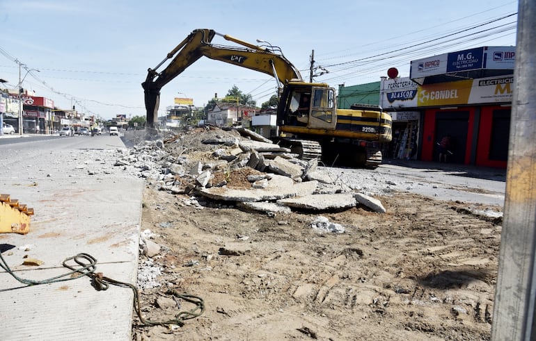 Las obras que ejecutó Mota Engil, en el marco del fallido proyecto  metrobús fueron demolidas. La firma cobró unos US$ 30 millones e inclusive se le pagó por rehabilitar la vía que destrozó.