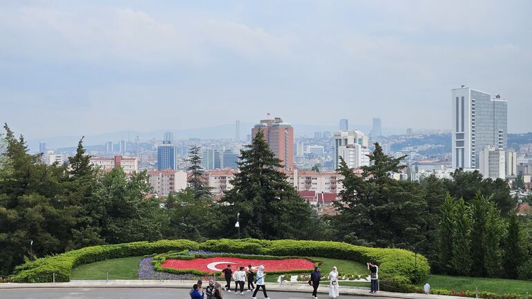 Ankara, la capital de Turquía, vista desde el memorial del fundador de la República de Turkiye, Ataturk.