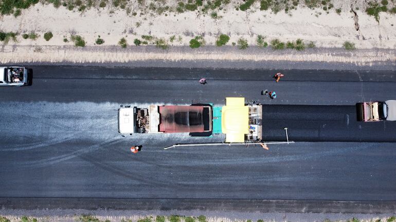 El MOPC sigue construyendo rutas con pavimento flexible (de asfalto), pero ahora le quieren obligar por ley para erigir carreteras pavimentadas con cemento.