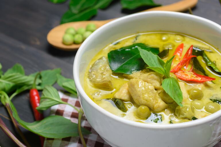 Pollo en salsa dulce de curry verde.