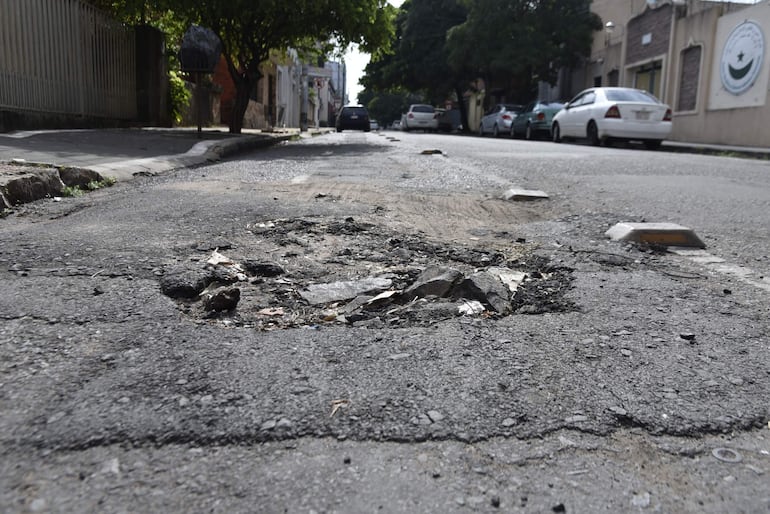 En desastroso estado se encuentra las vías para ciclistas en Asunción. Gran parte de las bicisendas fueron construidas con una donación internacional.