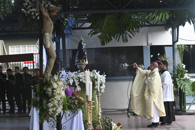 Monseñor Ricardo Valenzuela, durante la misa central de Caacupé.