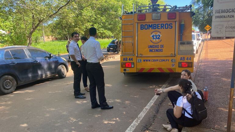 Funcionarios del Poder Judicial de Luque fueron evacuados del edificio.