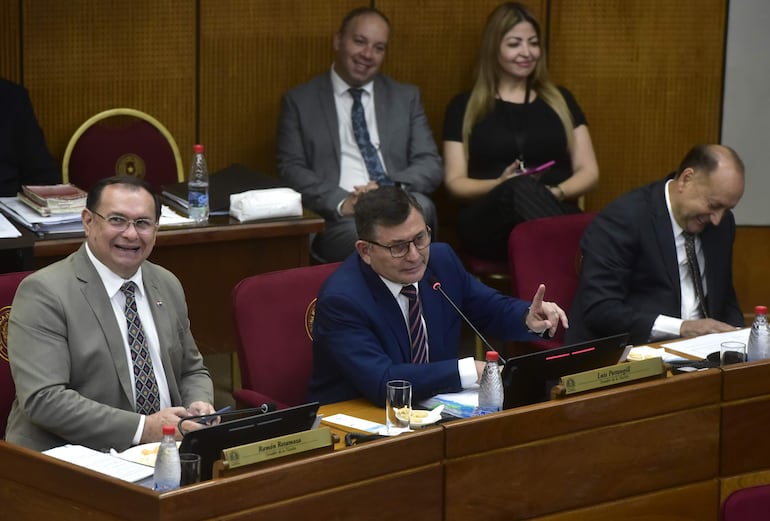 Los senadores colorados Ramón Retamozo, Luis Pettengil y Oscar Salomón.