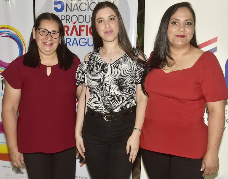 Mabel Vera, Vicenta Benítez y Claudia López.