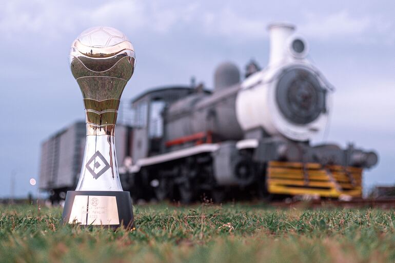 El trofeo de la Copa Paraguay.