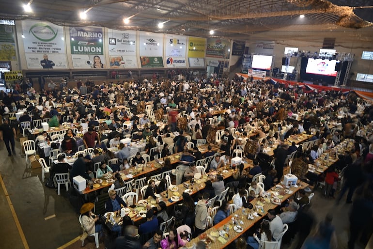 Unas 7.000 personas disfrutaron del asado.