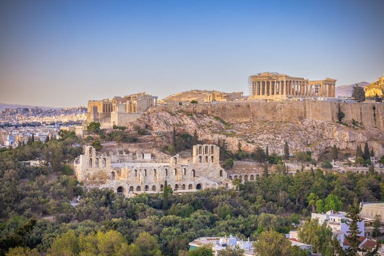 Vista panorámica de la Acrópolis de Atenas desde la colina de Philopappos en Grecia.