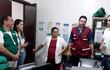 El viceministro de Salud, Dr. Miguel Olmedo, recorriendo el interior del Hospital Regional de Fuerte Olimpo, actualmente intervenido. Lo acompaña el gobernador Arturo Méndez.