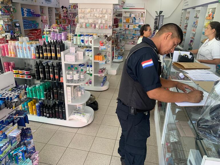 Farmacia de Luque es asaltada por una mujer que utilizó un plato roto como arma.