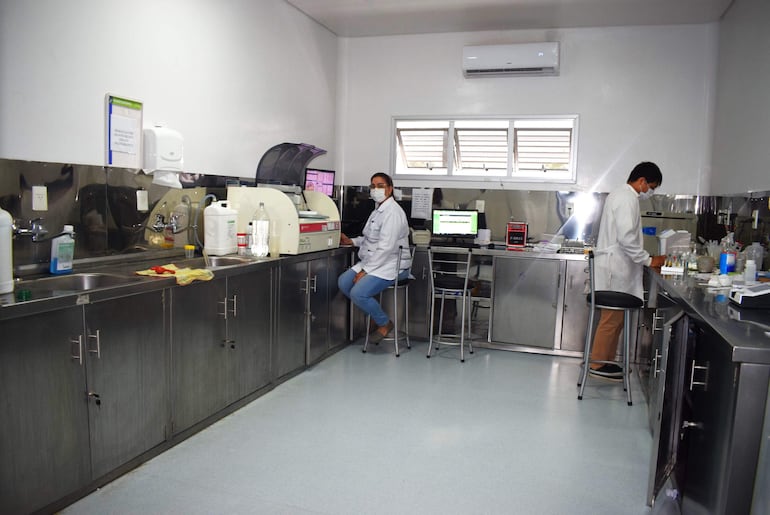 Piden se amplíe los locales laboratoriales para otras especialidades.