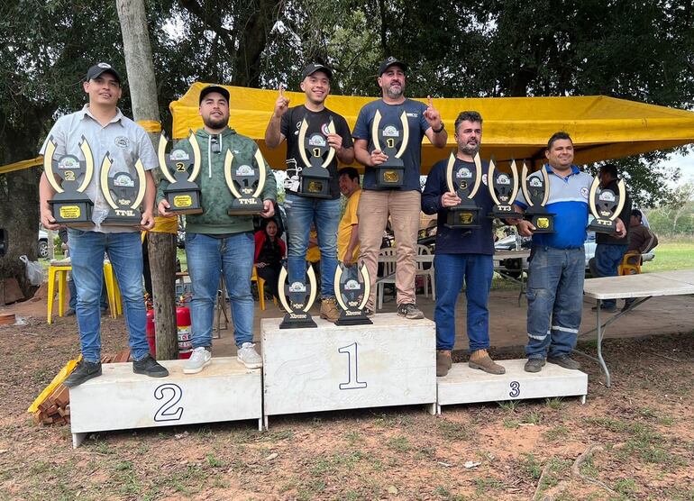 Podio-general: Miler Otazo-Hugo Elizeche (centro), Ale Fleitas-Jorge Irala (izq.) y Antonio Tenkathen-Óscar Martínez.