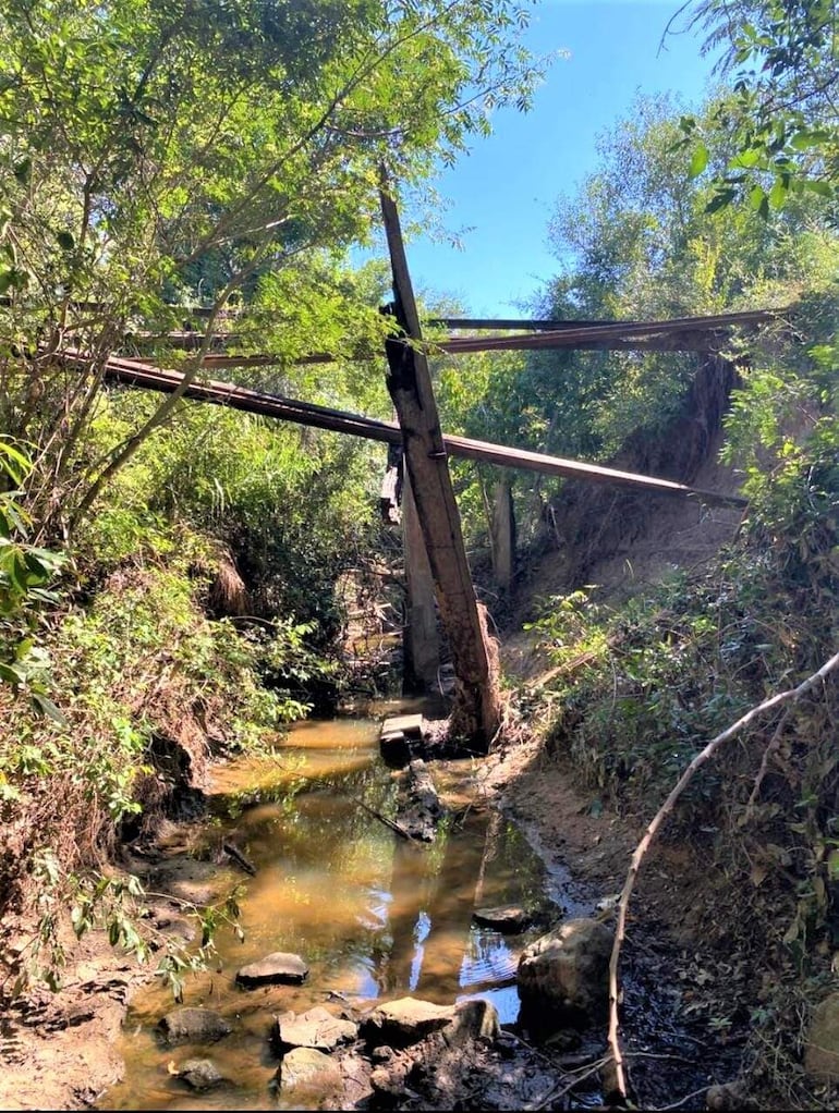 Falta reparar unos 19 kilómetros de vías del tren y puentes caídos entre Paraguarí y Pirayú.