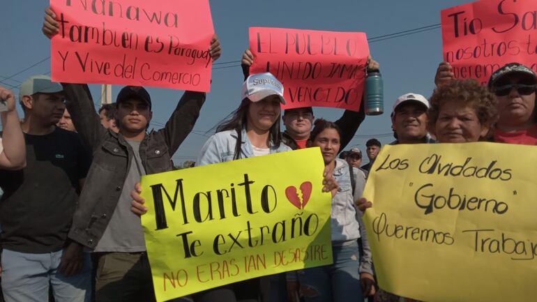 Manifestación de comerciantes de Nanawa en la zona de Puente Remanso.