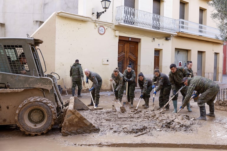 Hasta el día de hoy, continúan las labores de limpieza en el municipio de Algemesí, tras la dana del pasado 29 de octubre que ocasionó más de doscientas víctimas mortales por las inundaciones en la provincia de Valencia. 