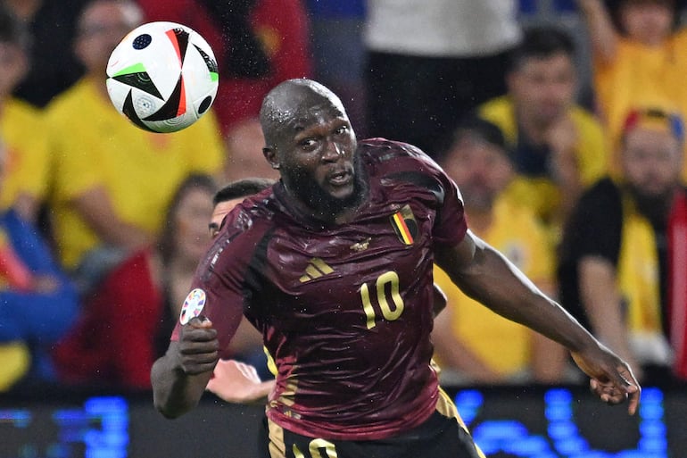 Belgium's forward #10 Romelu Lukaku heads the ball during the UEFA Euro 2024 Group E football match between Belgium and Romania at the Cologne Stadium in Cologne on June 22, 2024. (Photo by Kirill KUDRYAVTSEV / AFP)