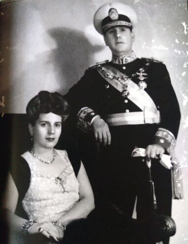 Eva Duarte de Perón y Juan Domingo Perón en la primera foto oficial de la pareja presidencial.